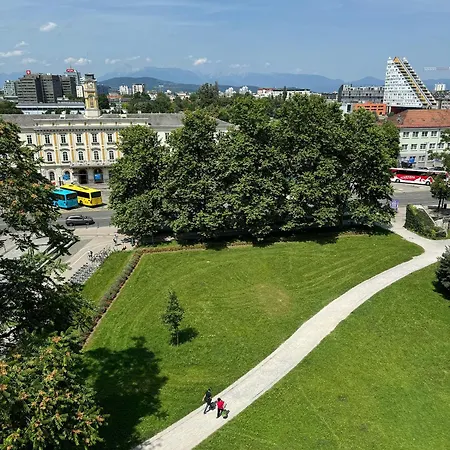 Luxe Penthouse With A Castle View Laibach Exterior foto