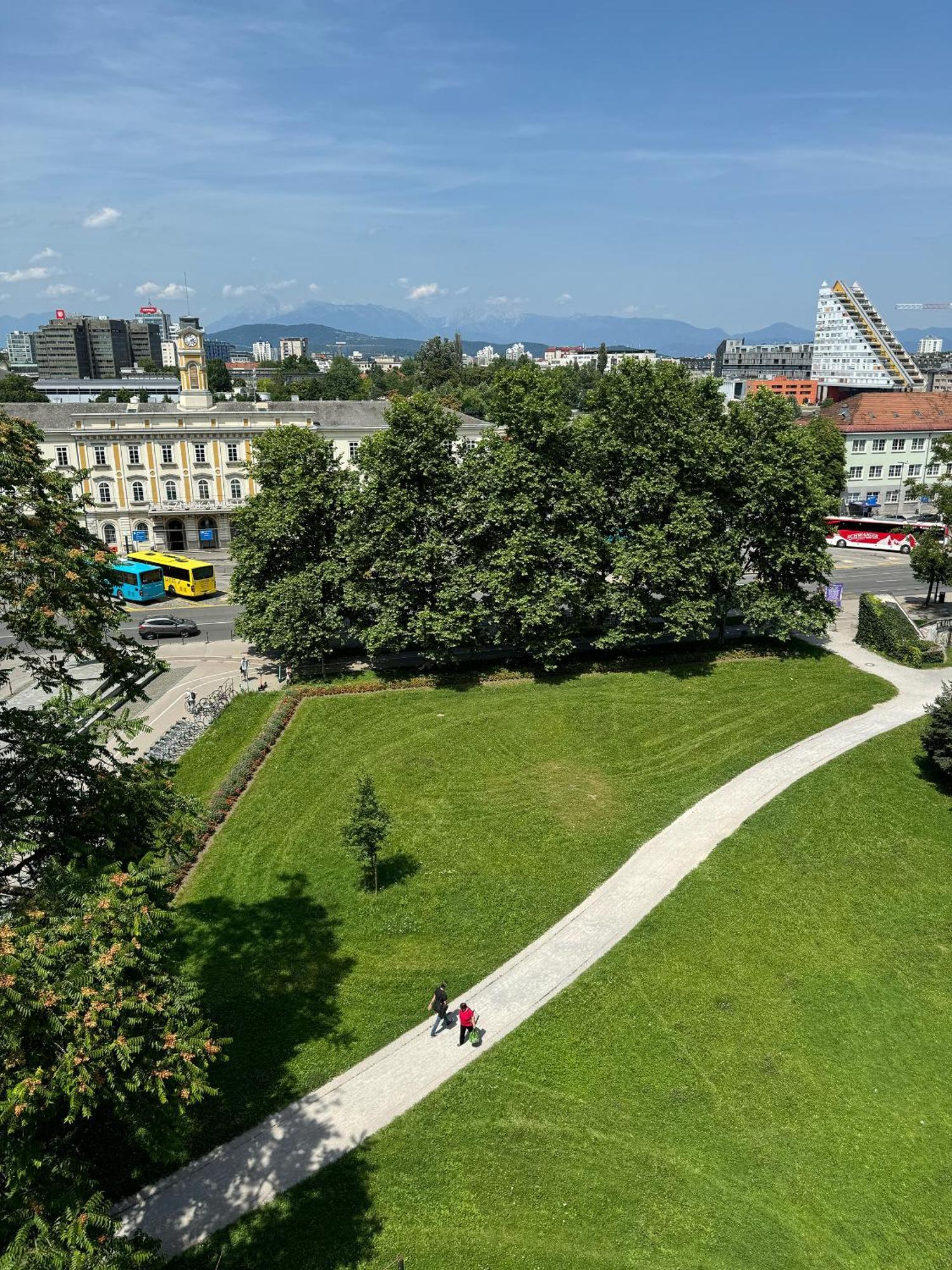 Luxe Penthouse With A Castle View Laibach
