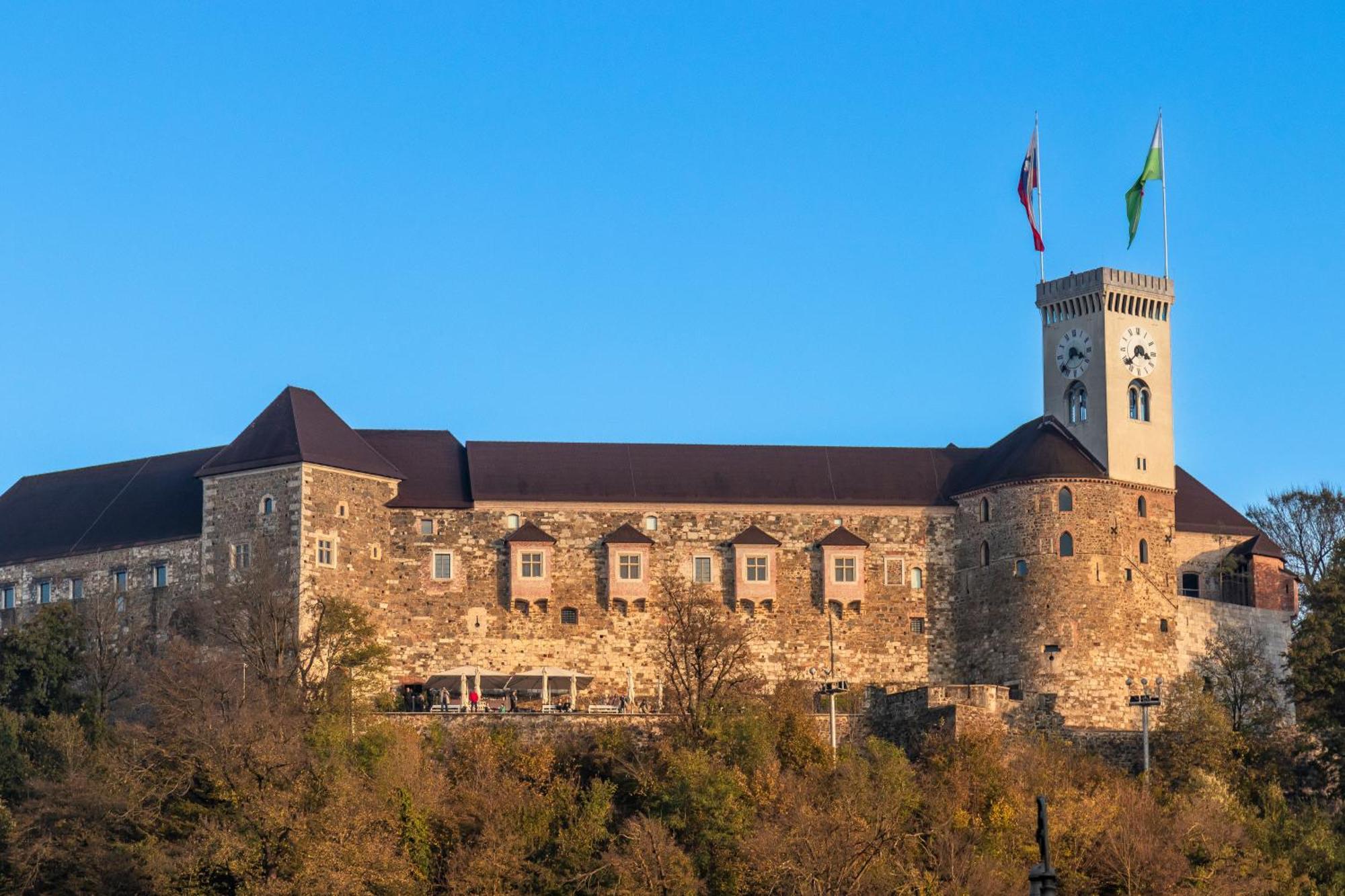 Luxe Penthouse With A Castle View *