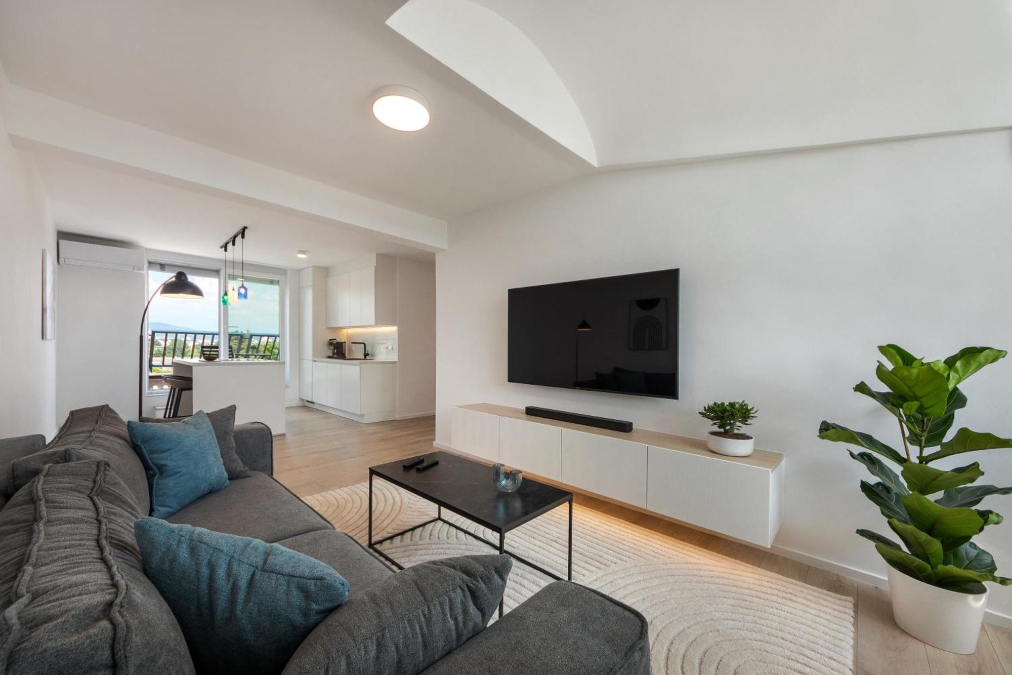 Luxe Penthouse With A Castle View Laibach