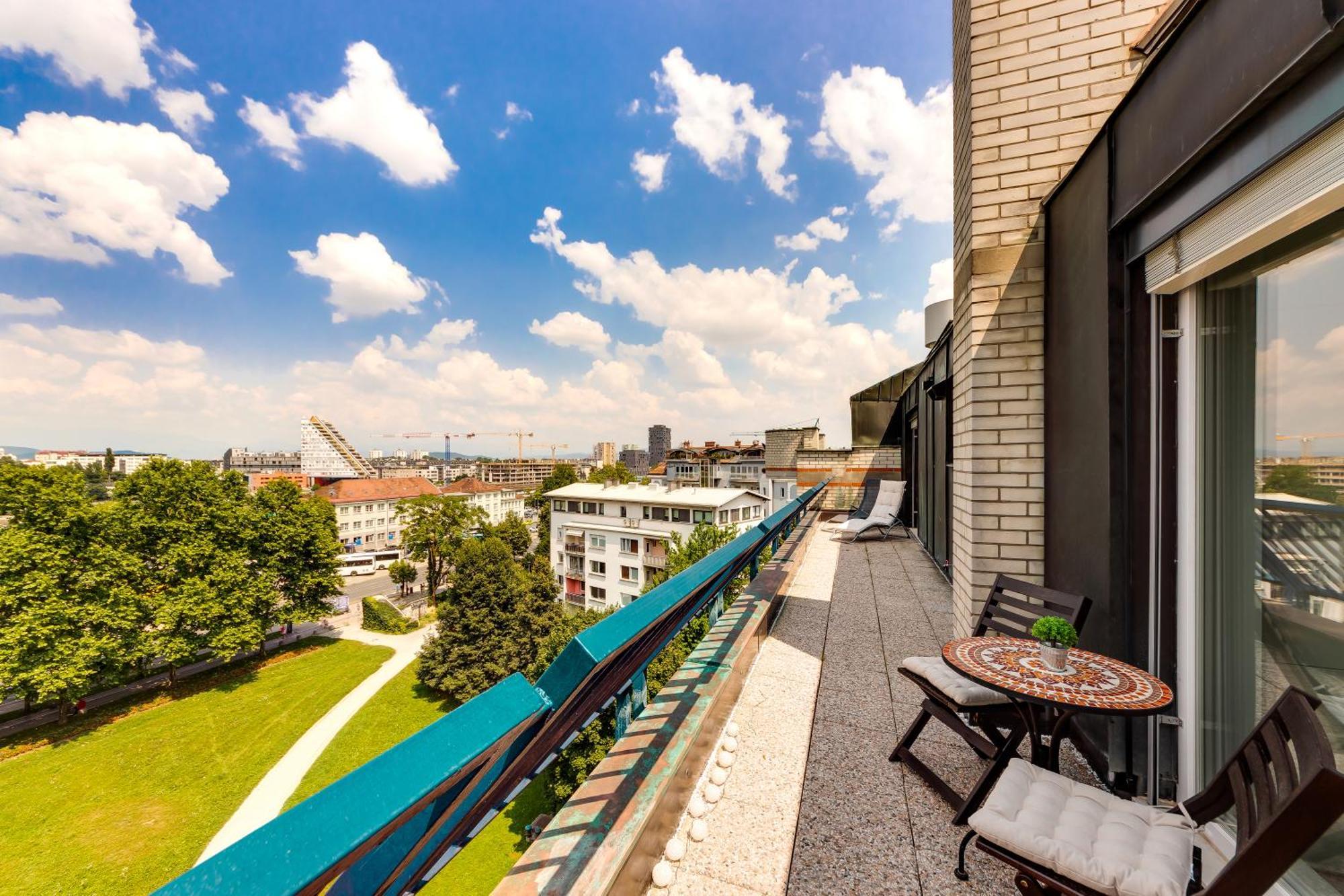 Luxe Penthouse With A Castle View Apartment Laibach