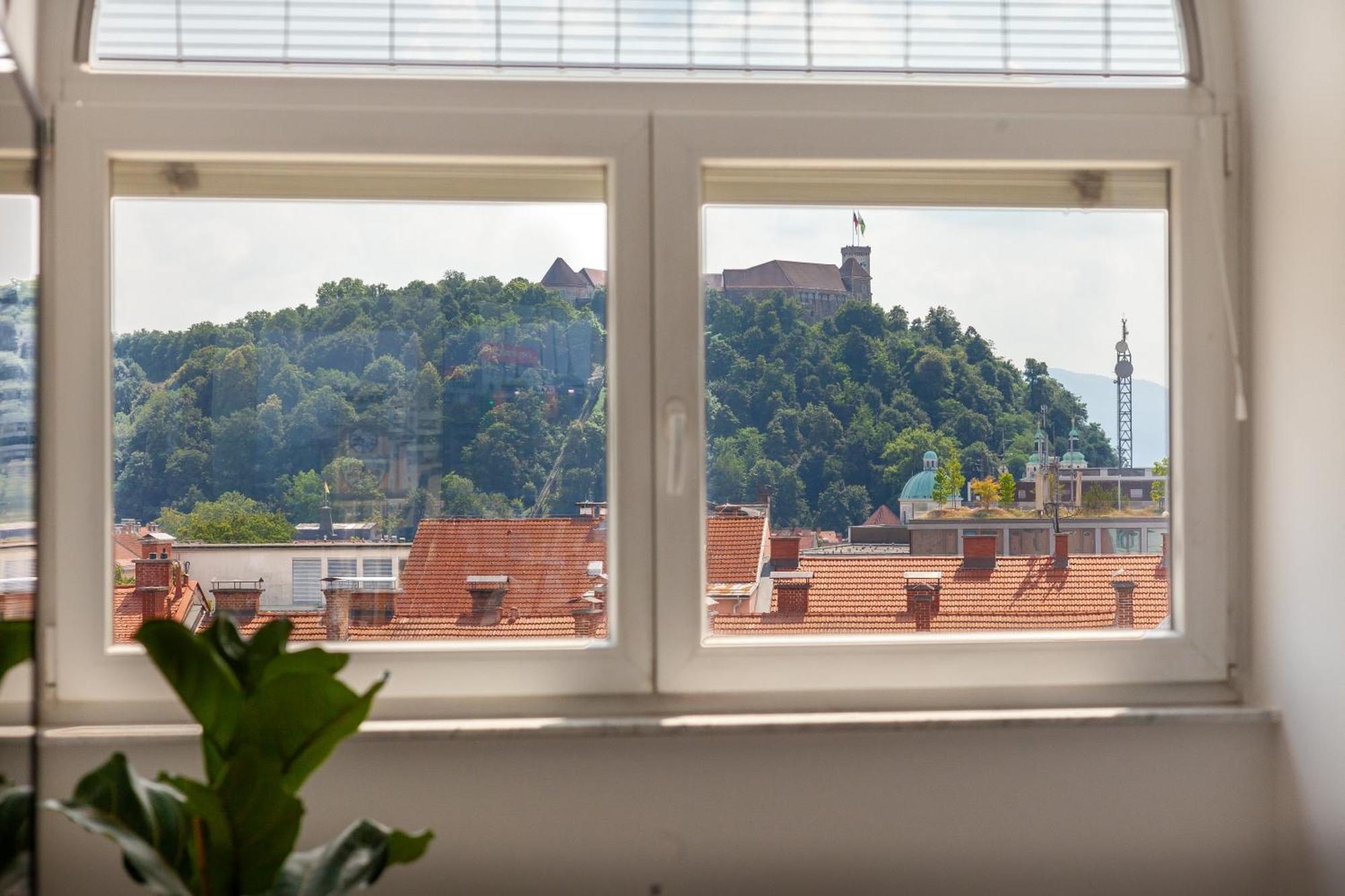 Luxe Penthouse With A Castle View Laibach